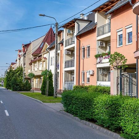 Bella Apartments No1 ハイデゥソボスロー エクステリア 写真