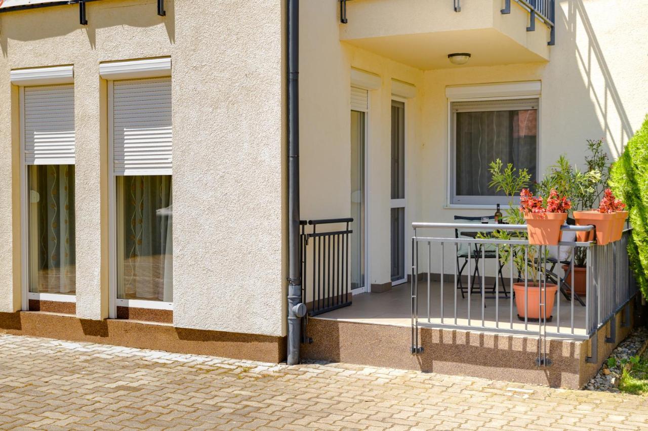 Bella Apartments No1 ハイデゥソボスロー エクステリア 写真