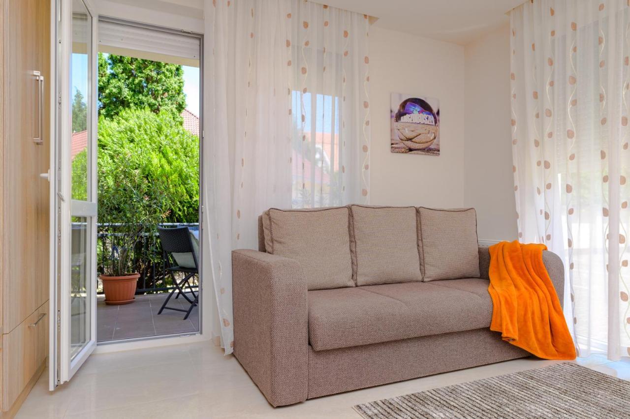 Bella Apartments No1 ハイデゥソボスロー エクステリア 写真