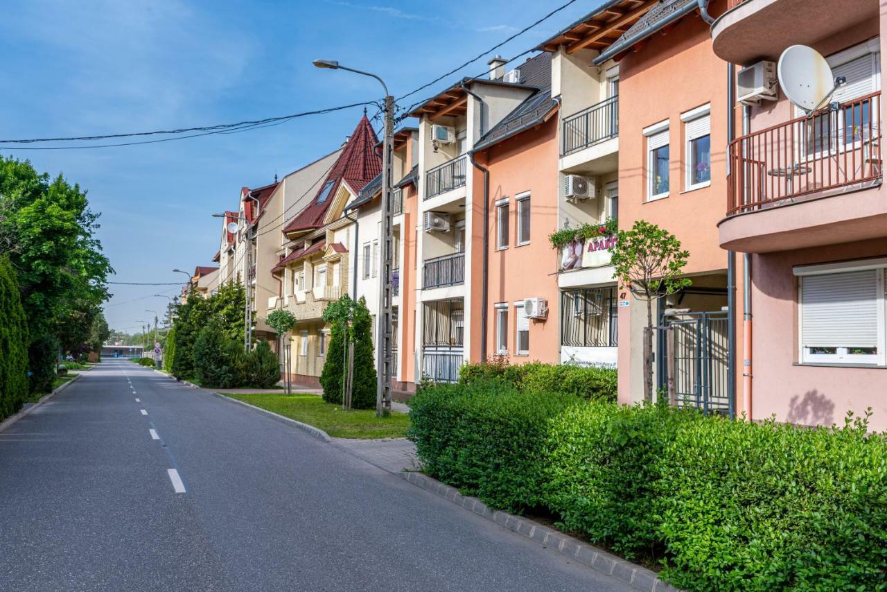 Bella Apartments No1 ハイデゥソボスロー エクステリア 写真